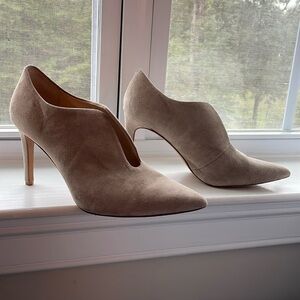 Vince Camuto nude/tan faux suede ankle booties